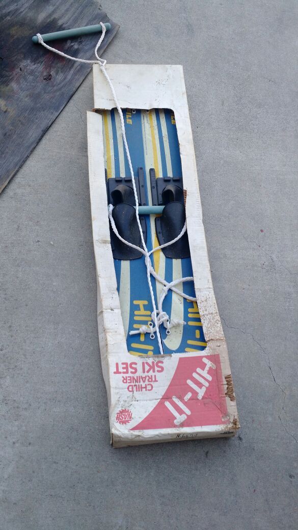Water ski set.