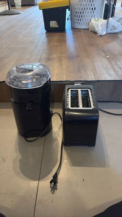 Black 2-Slice Toaster and Blender Set