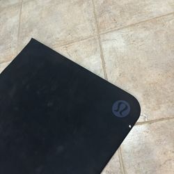 Lululemon Yoga Mat $25 