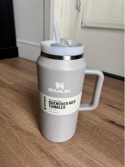 Stanley Flowstate Quencher H2.0 64oz Insulated Tumbler Gray Handle Lid Straw