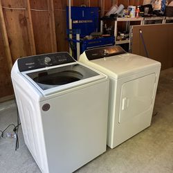 2023 Whirlpool 2in1 removable Agitator HE Washer and 7 cu. ft. Electric Dryer with Steam