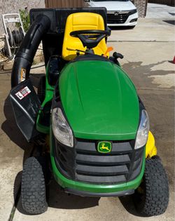 John Deere Riding Mower – Great Condition!