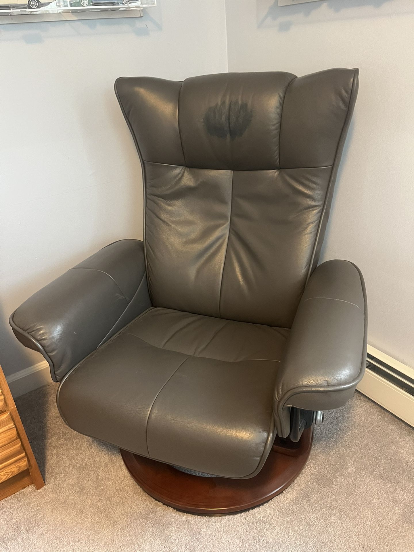Very comfortable, genuine, leather recliner