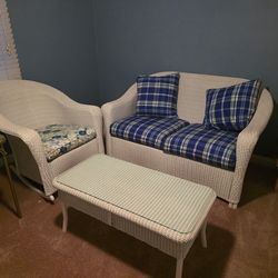 Sunroom/Summer Cottage Wicker furniture