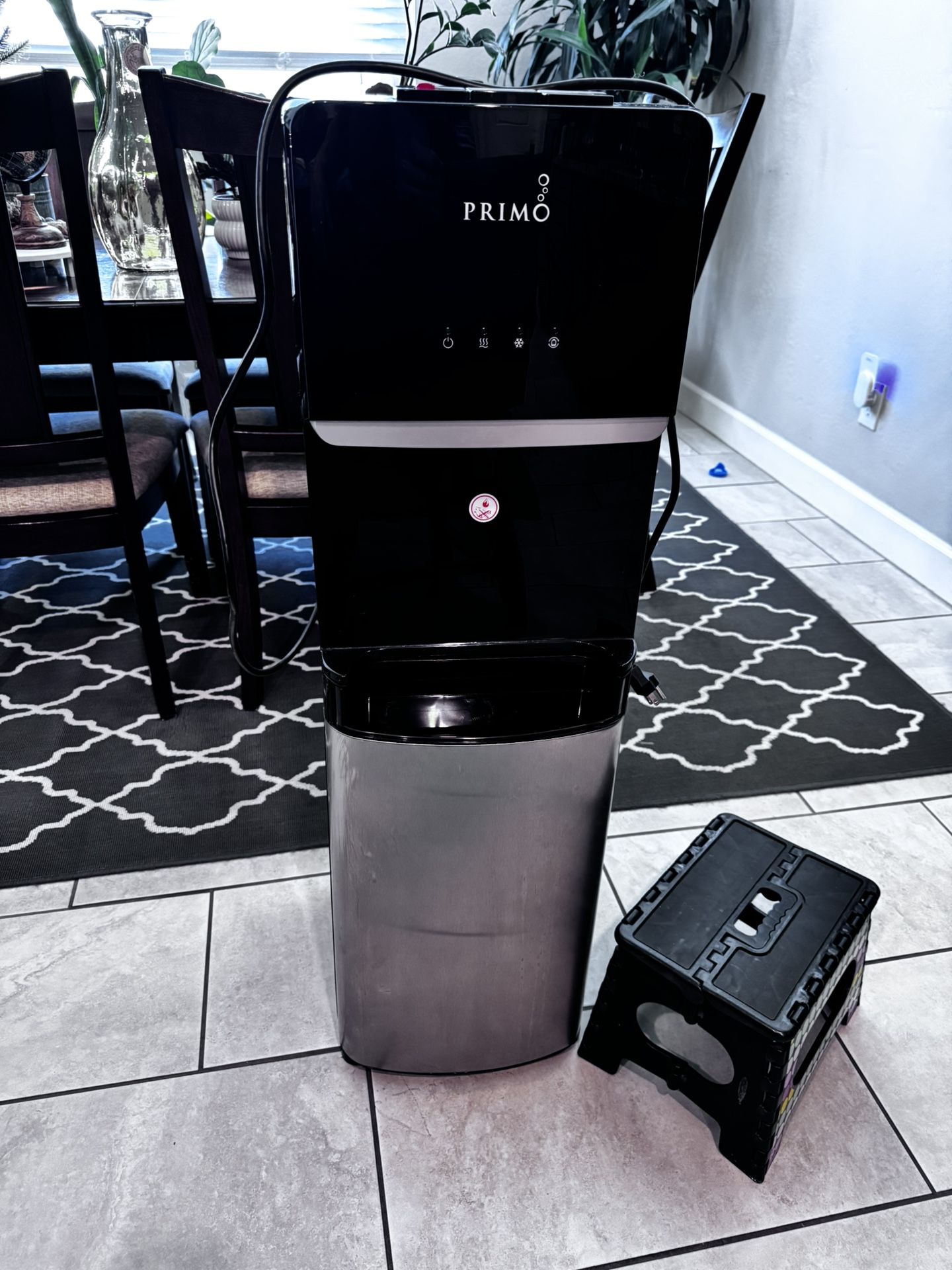 Like New Water Machine With Extra Water Jugs