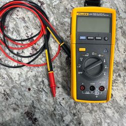 Fluke 233 DMM