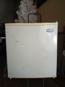 Mini Fridge w/small Freezer