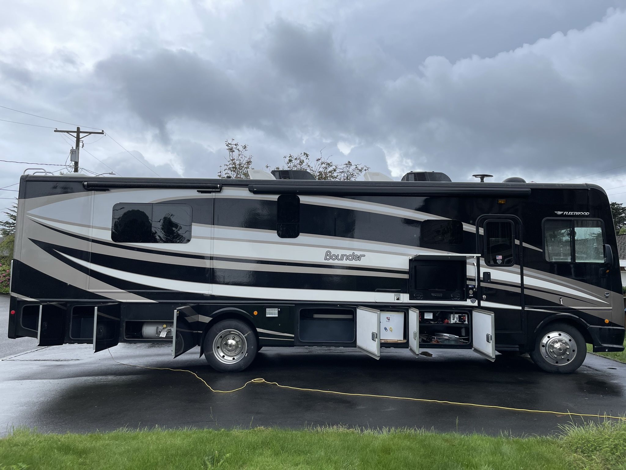 2017 Fleetwood Bounder 35K