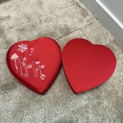 Red Heart-Shaped Gift Box with Floral Design - Elegant and Perfect for Special Occasions