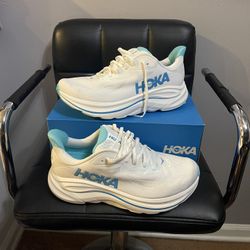 Hoka Clifton 10/ Size 11D Men’s $95