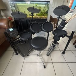  Alesis Nitro Mesh Drum Kit With Roland Speaker 