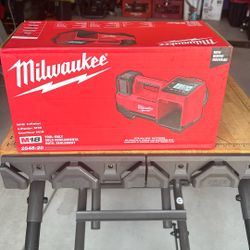 Milwaukee M18 Inflator 