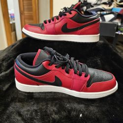 Size 8 - 108. Jordan 1 Low Reversed Bred Pebbled Swoosh 