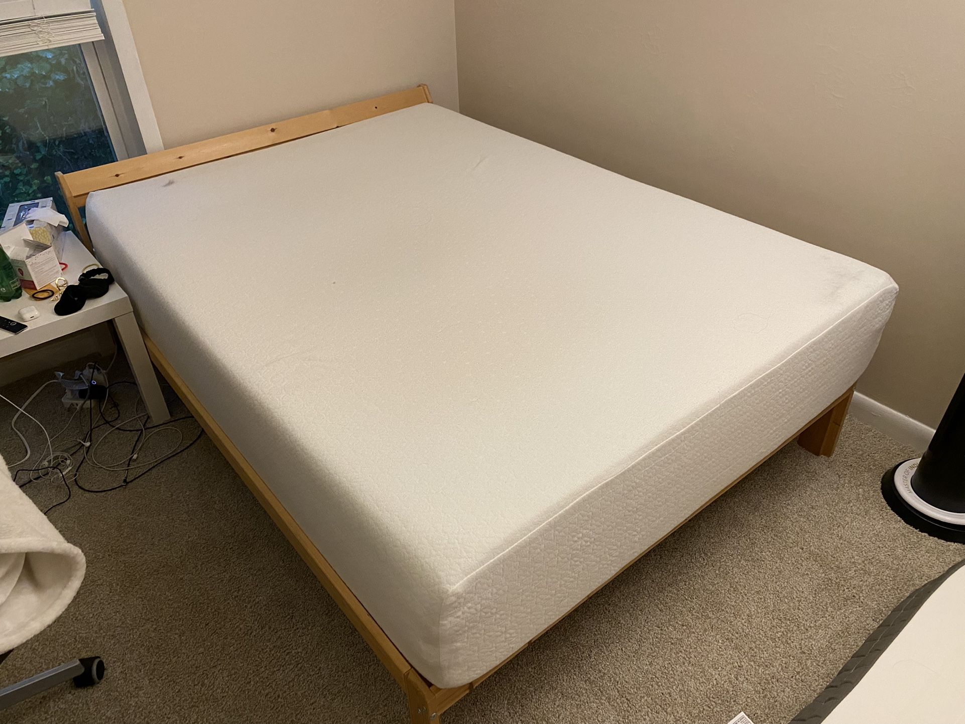 Full-size Memory foam bed mattress without frame
