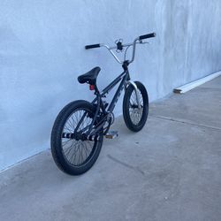 X1 Rebel Mongoose Bmx Bike
