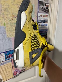 Jordan 4 lightnings