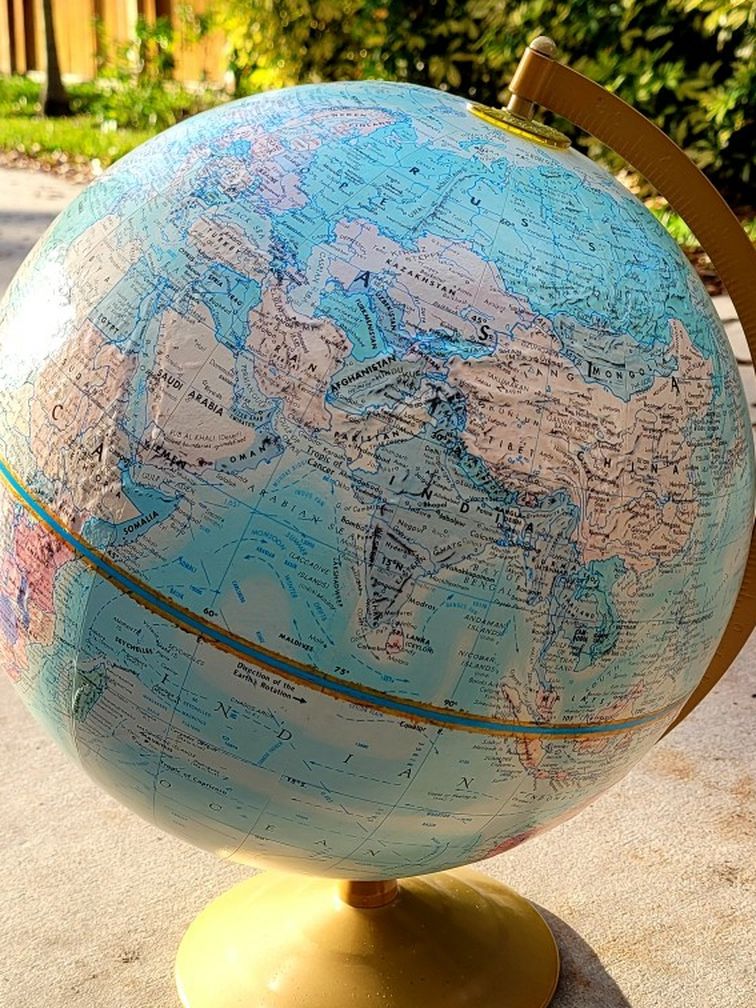 $25. Vintage World Globe. Metal Base. Good Condition.