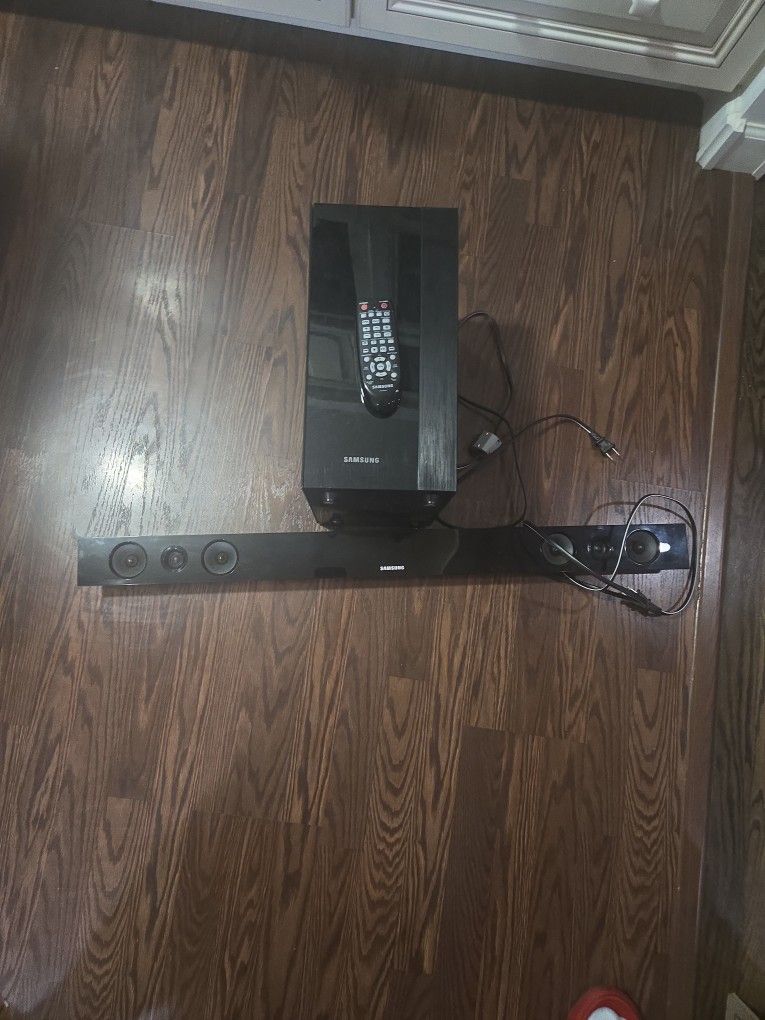 Samsung Sound Bar With Wireless Subwoofer