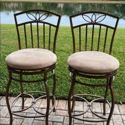 Like New Counter height bar Stools