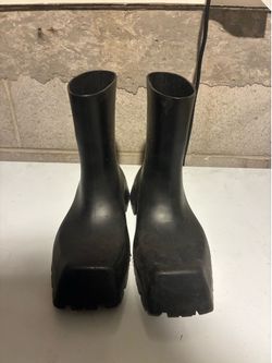 Balenciaga trooper boots