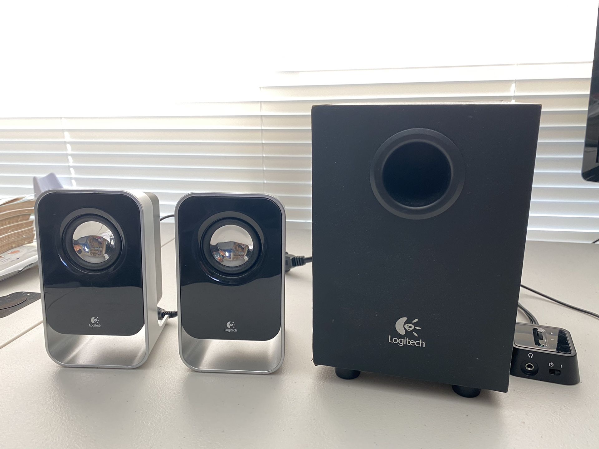 Logitech - LS21 2.1 Stereo Speaker System