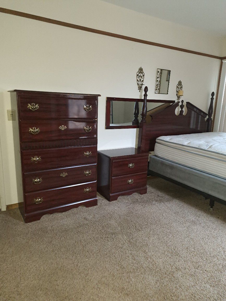 Mahogany Queen Bed Room Set 