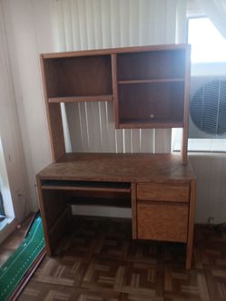 Computer desk