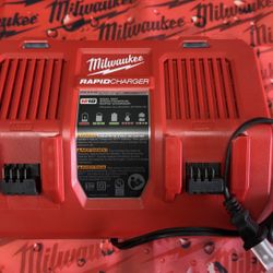 Milwaukee M18 18-Volt Lithium-Ion Dual Bay Rapid Battery Charger