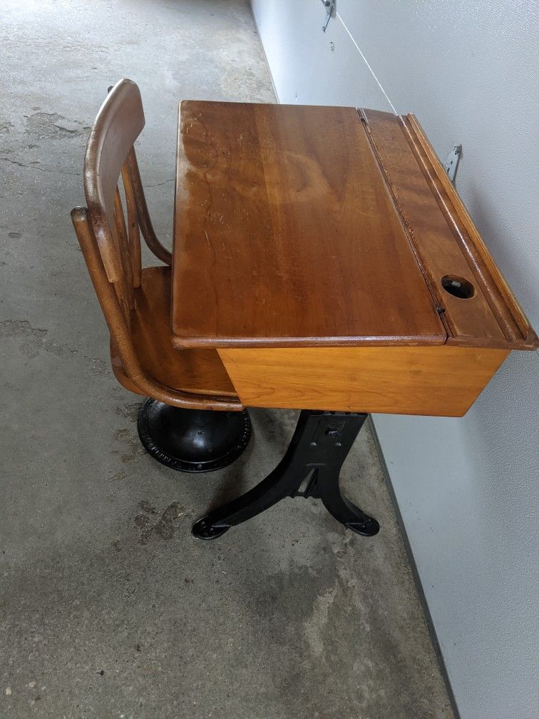 Antique Kenney Bros, Cast Iron Wooden School Desk / Chair 1(contact info removed)