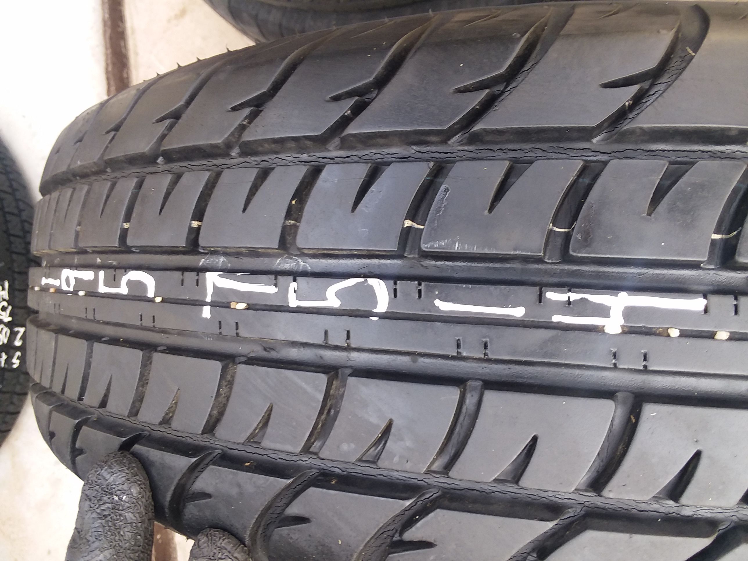 195 75 14 one good tire on a 5 lug rim