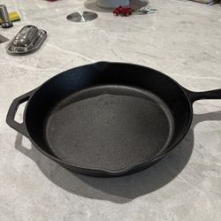 CAST IRON SKILLET