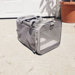 Pet Carrier - Like New Condition 