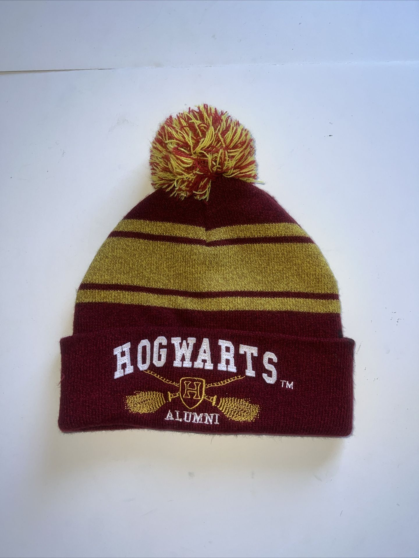 Hogwarts Alumni Beanie Hat Winter Cap Adult Red Yellow Harry Potter Preowned!!