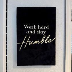 Modern artwork on velvet 12” x 18”. Excellent condition. 