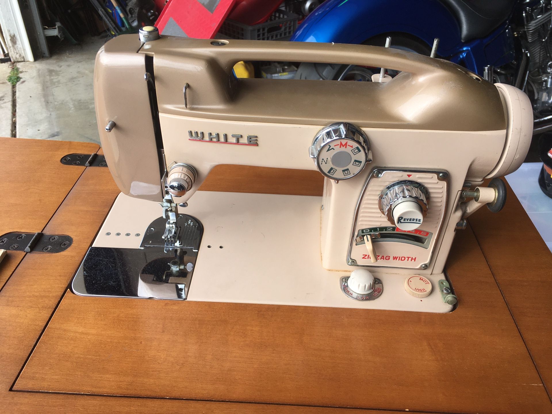 White Brand Sewing Machine with for Sale in Covina, CA OfferUp