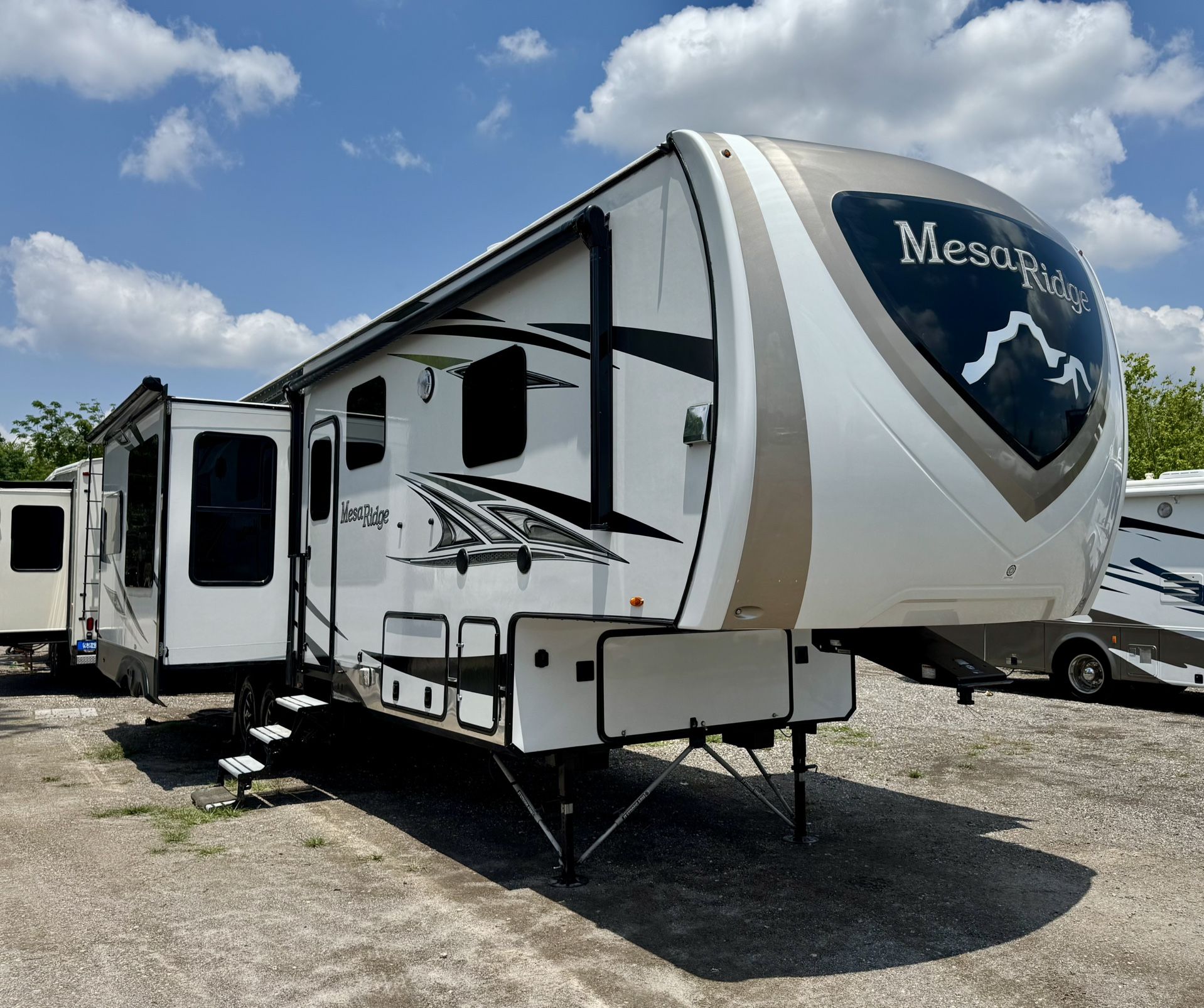 2018 Highland Ridge Mesa Ridge 348RLS