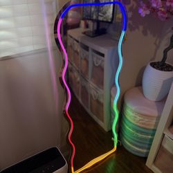LED Wavy Mirror 