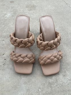 Size 7 heels $5