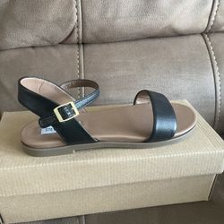 Steve Madden DIVA Flat Sands Size 8.5.