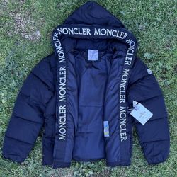 Moncler Montcla Puffer Jacket