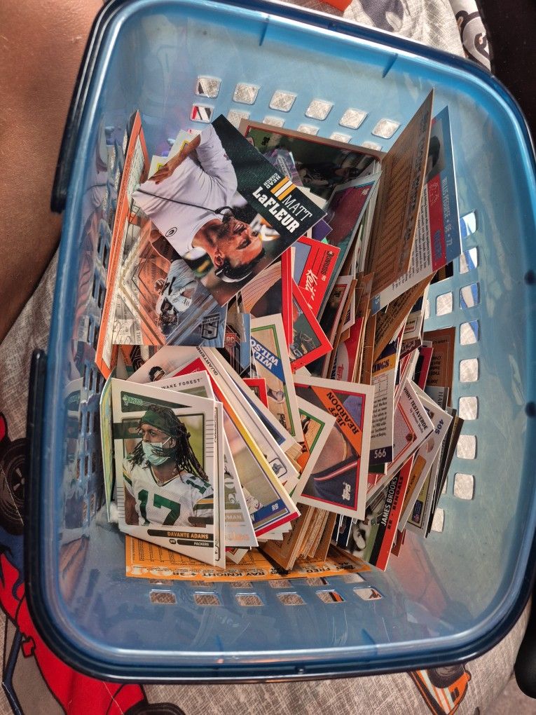 500 Baseball/Football Cards
