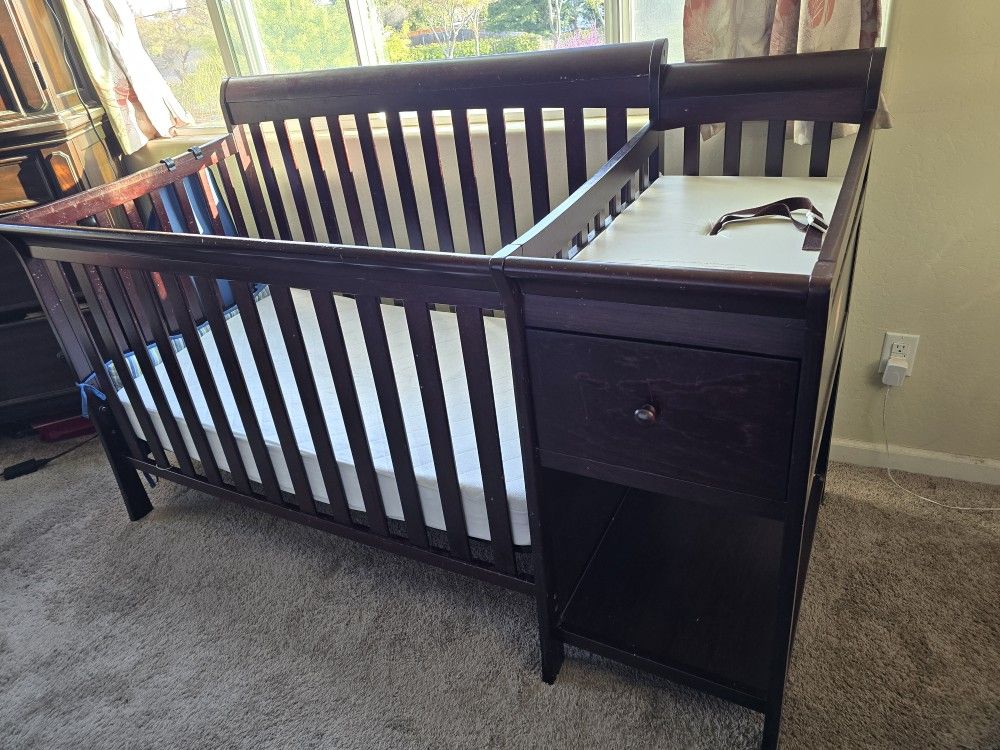 Crib With Changing Table And Mattress