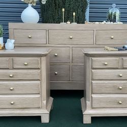 🌿 POTTERY BARN INSPIRED  SOLID WOOD DRESSER & TWO MATCHING NIGHTSTAND ****REFINISHED***