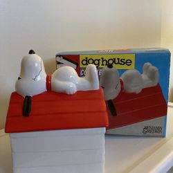 Snoopy Doghouse Cookie Jar