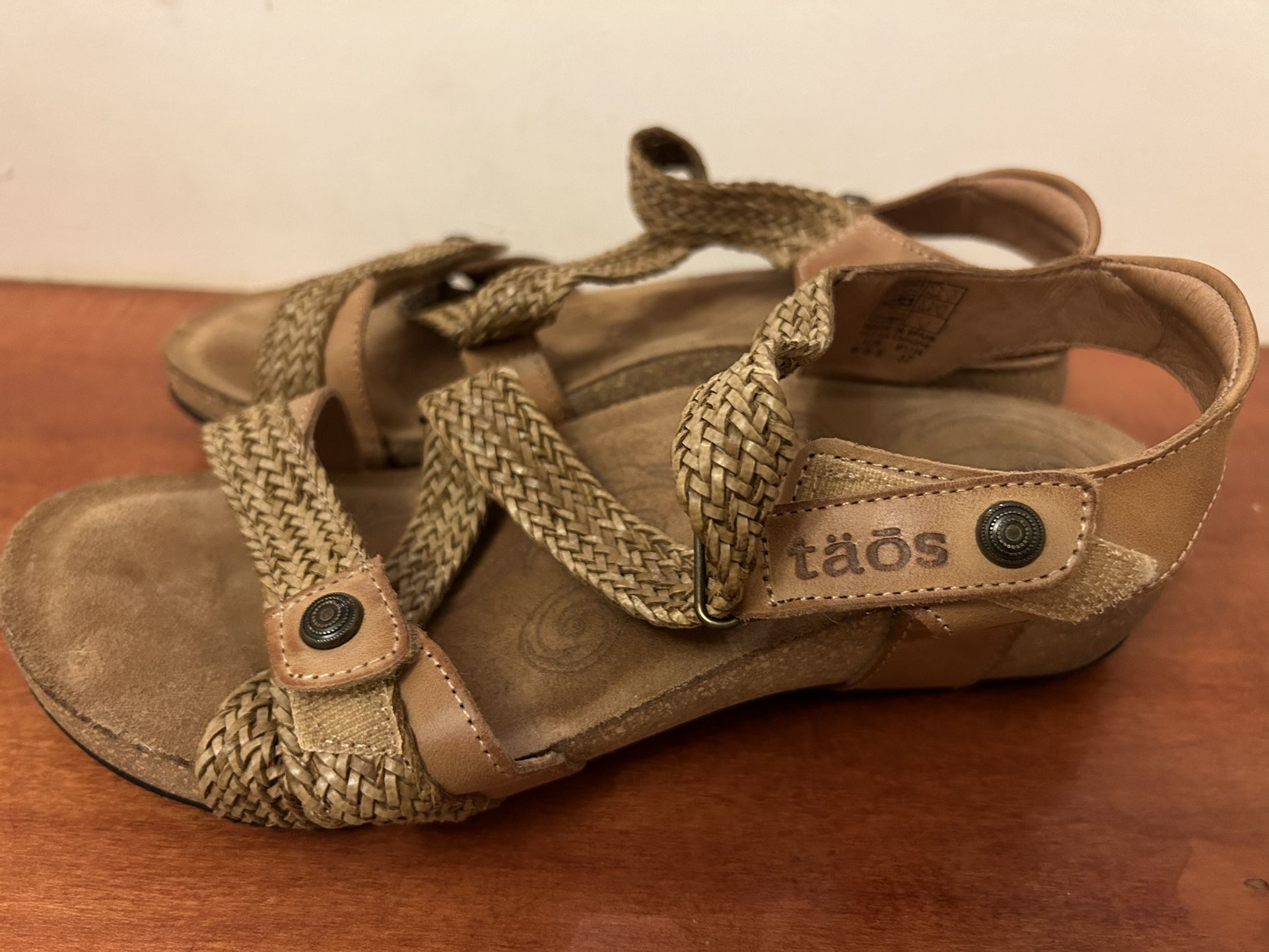 Taos Trulie Camel Leather Woven Straps Size 6-6.5/37 Women's Sandals Tan Brown