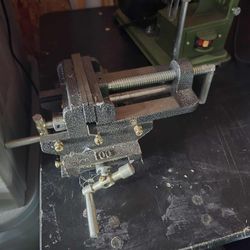 Multidirectional vice for drill press