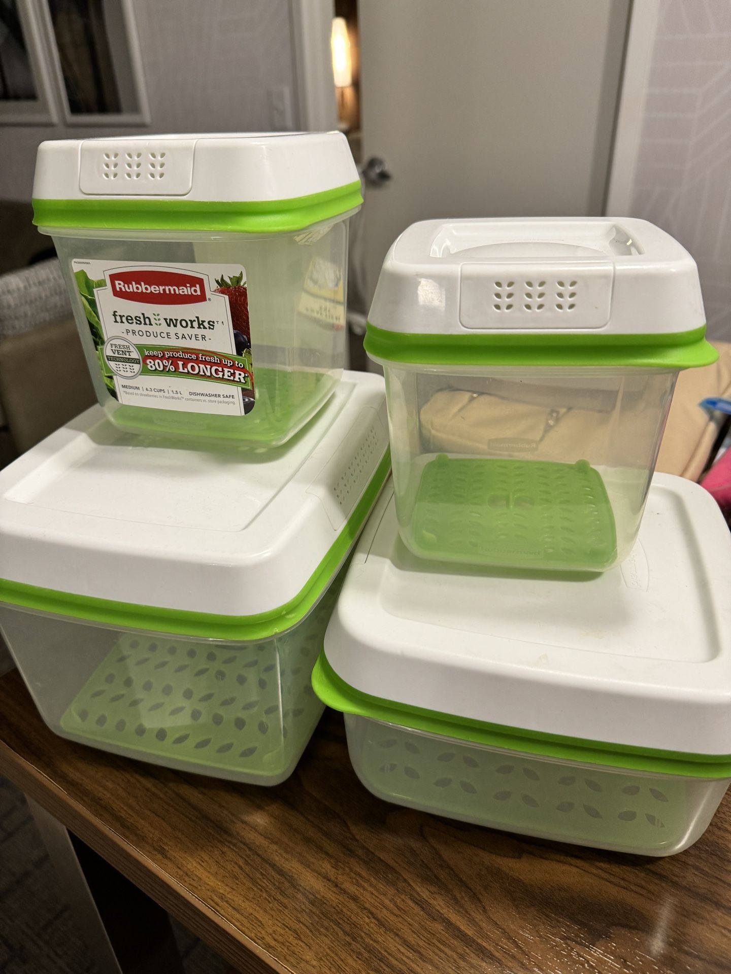 Rubbermaid FreshWorks Produce Saver, Medium and Large And 2 Small Storage Containers, 8-Piece Set, Clear