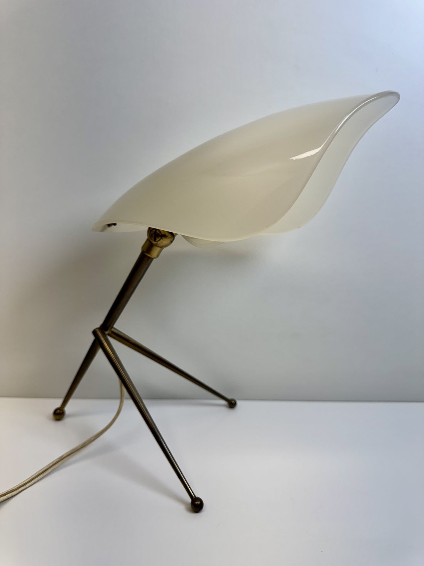 Mid-Century Brass and Acrylic Germán Tripod Table Lamp.