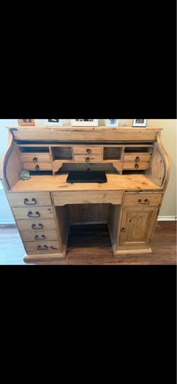 Nice Roll Top Desk in Excellent Condition -Can Deliver