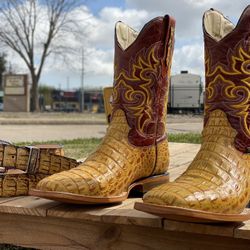 MENS BOOTS AND BELT SET